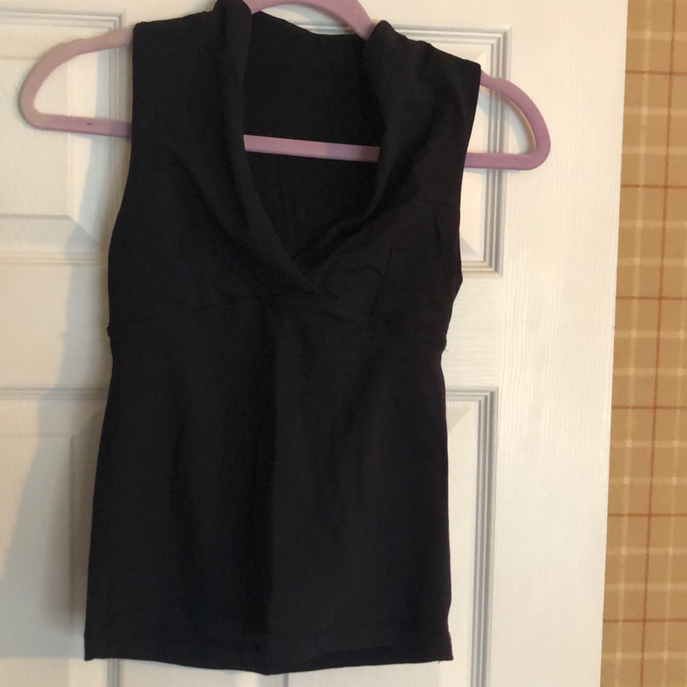Lululemon black top size 4